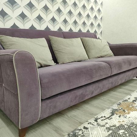 Отличная Двухкомнатная Квартира-Студия 70Кв Uralsk Eksteriør billede