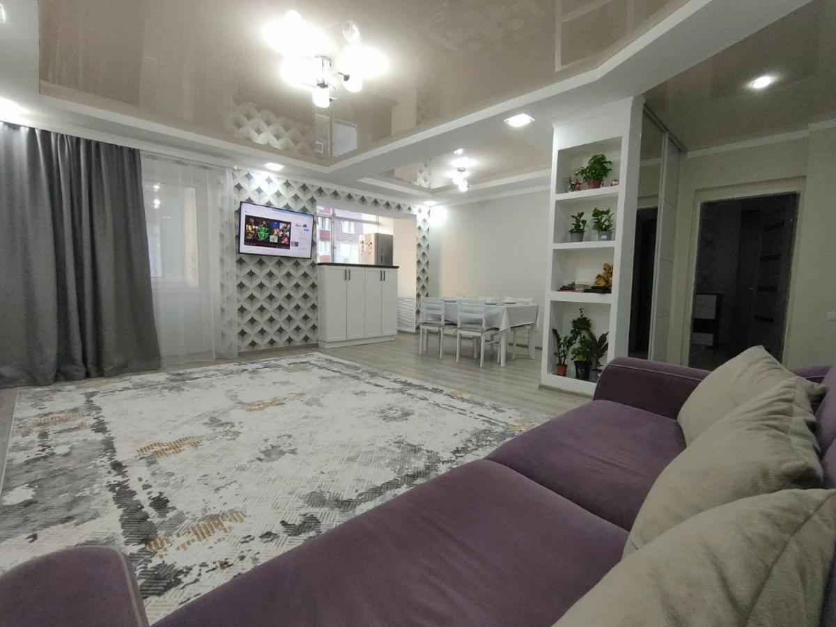 Отличная Двухкомнатная Квартира-Студия 70Кв Uralsk Eksteriør billede